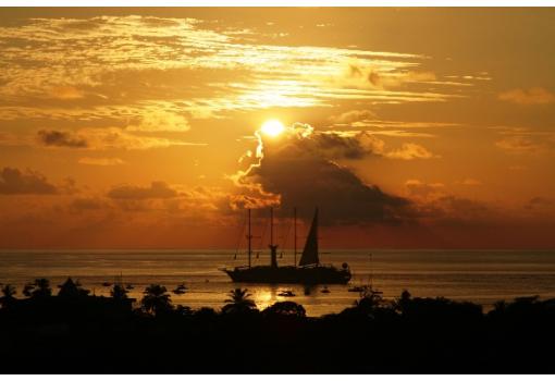EL Wind Spirit fondeando en Costa Rica